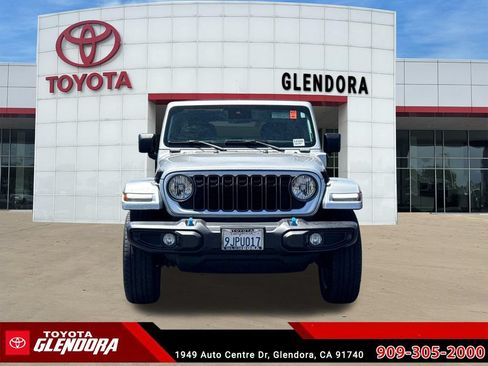 Used 2024 Jeep Wrangler Unlimited w/ Convenience Group AWD/4WD image 3
