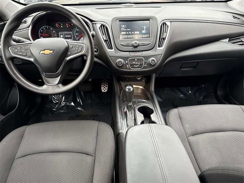 Used 2016 Chevrolet Malibu LT image 2