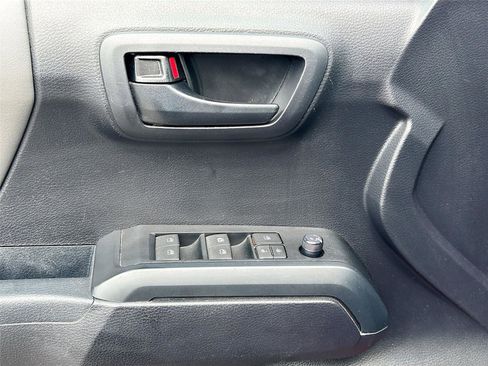 Used 2020 Toyota Tacoma SR w/ SR Convenience Package RWD image 17
