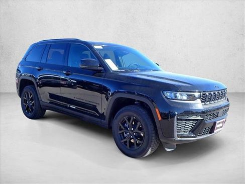 New 2026 Jeep Grand Cherokee Altitude image 6