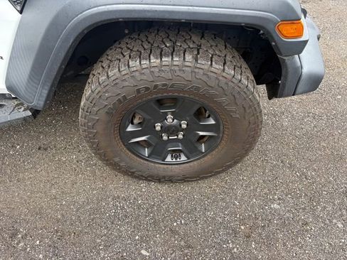 Used 2020 Jeep Gladiator Sport w/ Quick Order Package 24S image 17
