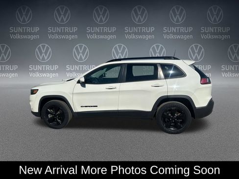 Used 2019 Jeep Cherokee Latitude Plus AWD/4WD image 3