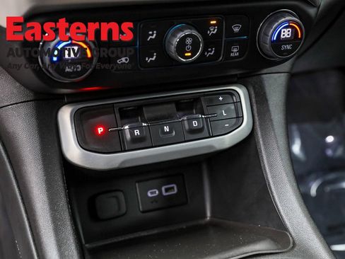 Used 2022 GMC Acadia SLE image 13