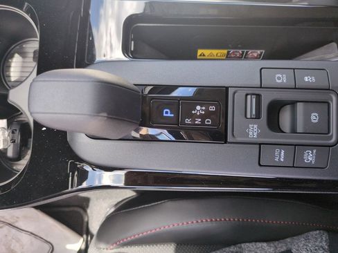 New 2025 Toyota Prius Plug-In Hybrid FWD image 23