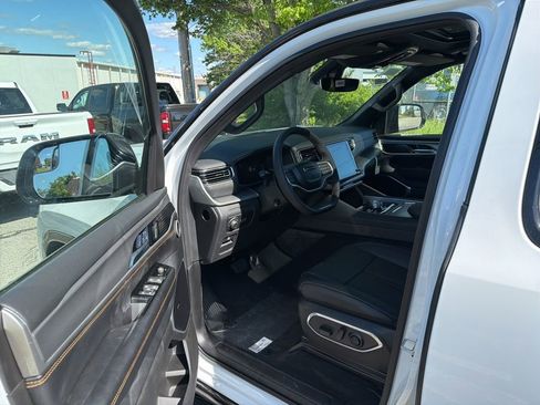 New 2026 Jeep Grand Wagoneer L 4WD image 9