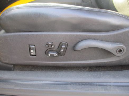 Used 2004 Chevrolet SSR w/ Preferred Equipment Group RWD image 12