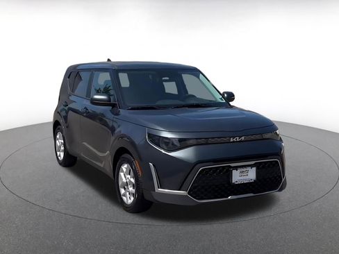Used 2025 Kia Soul LX w/ LX Technology Package FWD image 3