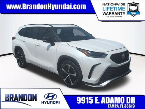 Used 2021 Toyota Highlander XSE FWD image 1