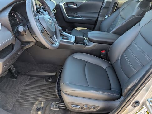 Used 2024 Toyota RAV4 XLE Premium image 15