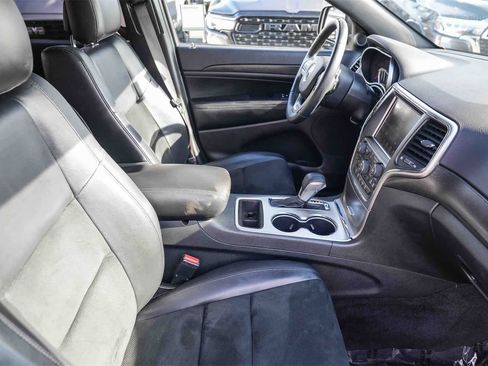 Used 2017 Jeep Grand Cherokee Altitude image 15
