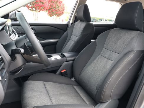 Used 2024 Nissan Rogue SV FWD image 27