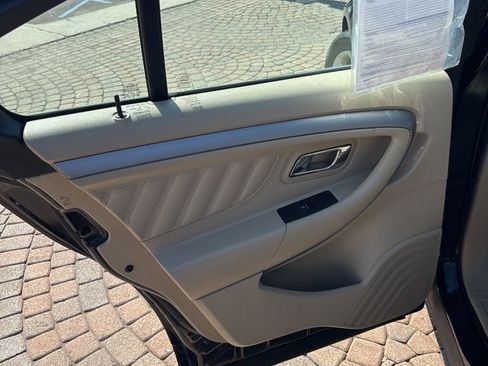 Used 2016 Ford Taurus SE image 24