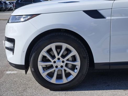 Used 2025 Land Rover Range Rover Sport SE AWD/4WD image 9