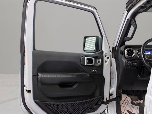 Used 2019 Jeep Wrangler Unlimited Sahara w/ Safety Group image 26