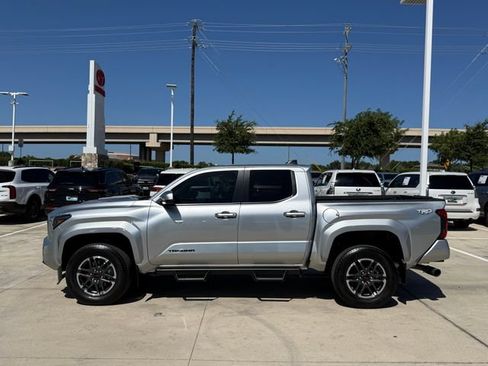 Used 2024 Toyota Tacoma TRD Sport AWD/4WD image 7