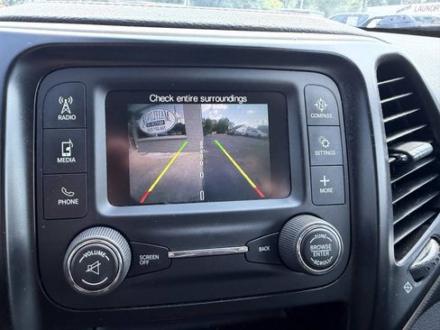 Used 2016 Jeep Cherokee Sport FWD image 16