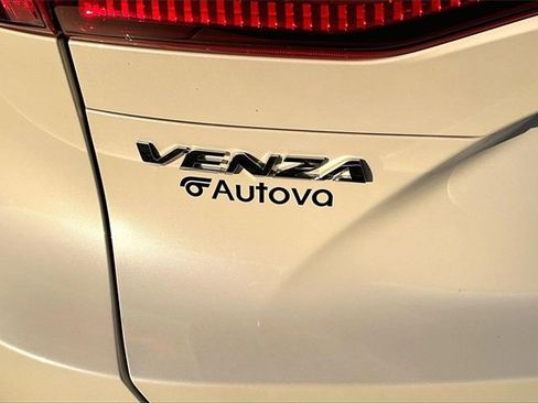 Used 2022 Toyota Venza XLE image 32