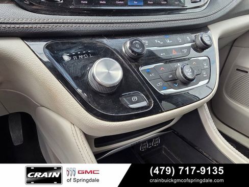 Used 2022 Chrysler Pacifica Limited FWD image 19