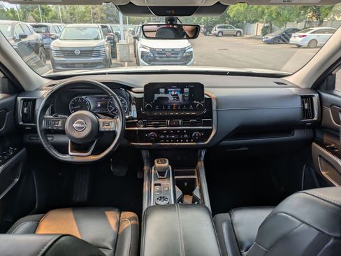 Used 2023 Nissan Pathfinder SL AWD/4WD image 29