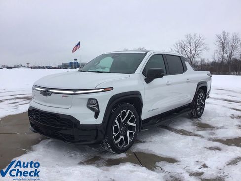Used 2025 Chevrolet Silverado EV RST image 10