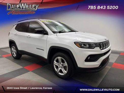 Used 2023 Jeep Compass Latitude AWD/4WD image 1