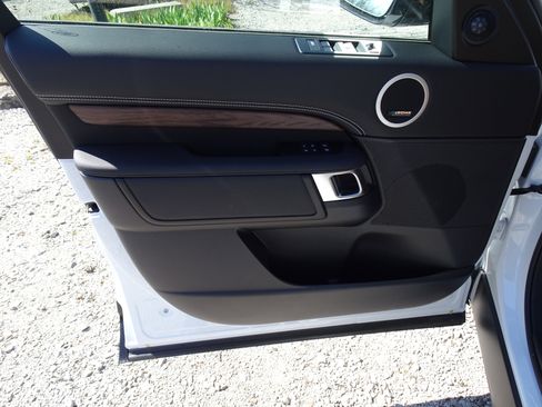 New 2025 Land Rover Discovery Dynamic SE image 13