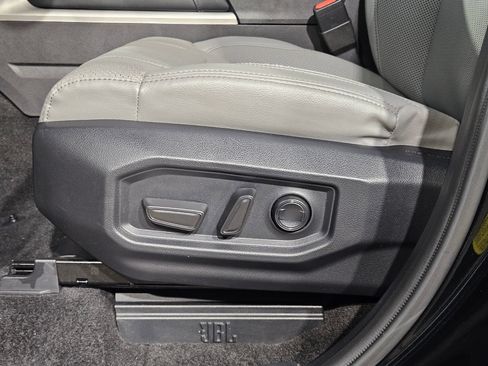 Used 2024 Toyota Tundra Limited AWD/4WD image 23