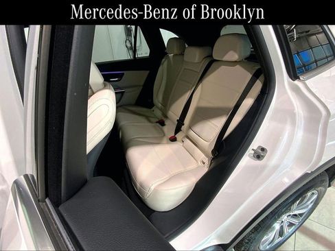 Used 2025 Mercedes-Benz GLC 300 4MATIC image 19