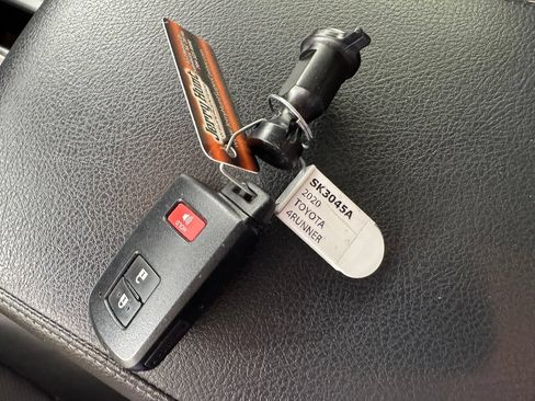 Used 2020 Toyota 4Runner Limited RWD image 3