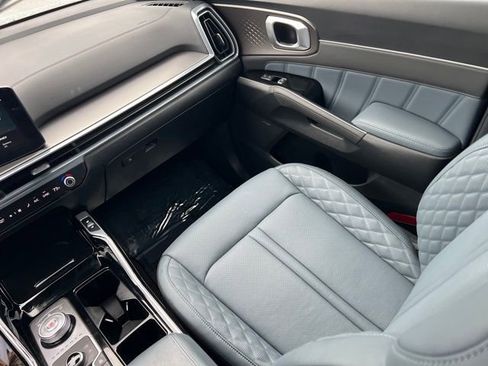 Certified 2025 Kia Sorento SX Prestige AWD/4WD image 13