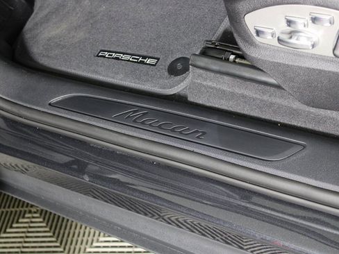 Certified 2026 Porsche Macan AWD/4WD image 17