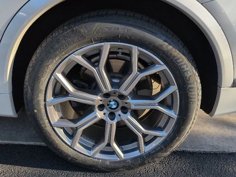 Certified 2023 BMW X7 xDrive40i w/ Premium Package image 11