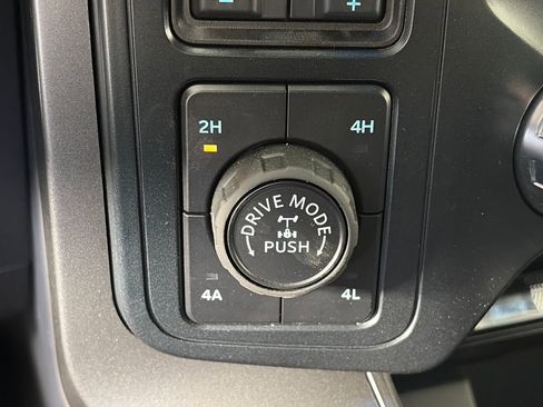 Used 2025 Ford F150 Lariat AWD/4WD image 23