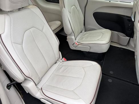 Used 2017 Chrysler Pacifica Limited w/ UConnect Theater Package image 19