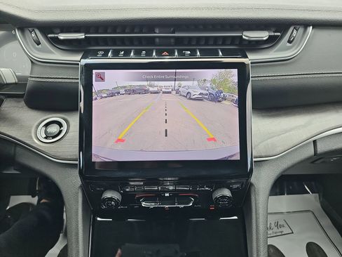 Used 2021 Jeep Grand Cherokee L Limited image 25