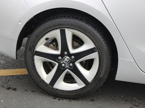 Used 2017 Toyota Prius Four Touring image 8