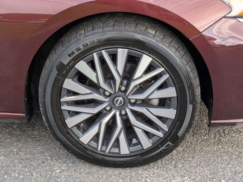 Used 2024 Nissan Altima 2.5 SV FWD image 11