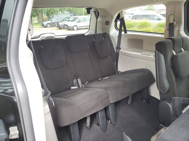Used 2016 Dodge Grand Caravan SXT FWD image 17