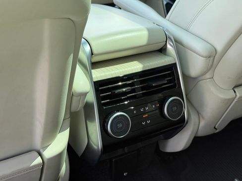 Used 2024 Land Rover Range Rover SE AWD/4WD image 19