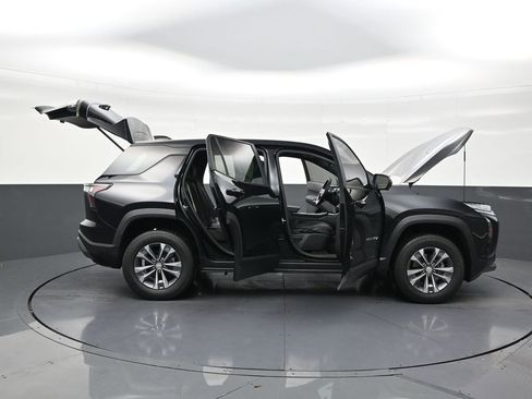 Used 2025 Chevrolet Equinox LT w/ Safety and Technology Package FWD image 30