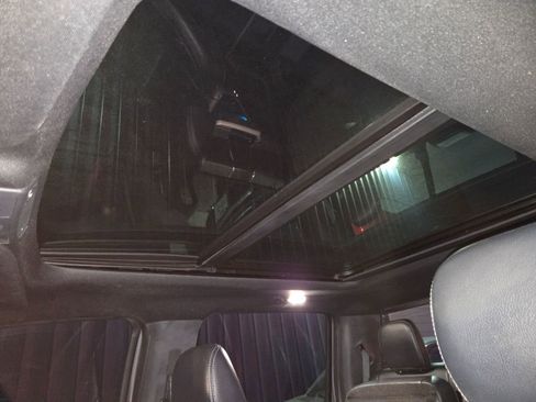 Used 2022 Ford F250 Lariat w/ Black Appearance Package image 11