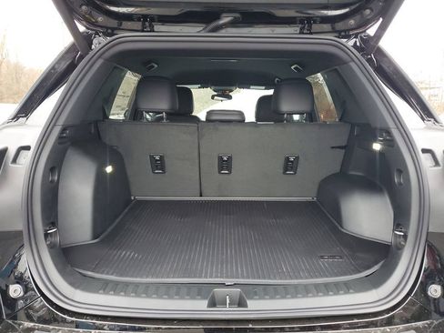 New 2026 GMC Terrain AT4 w/ LPO, Black Badging Package AWD/4WD image 15