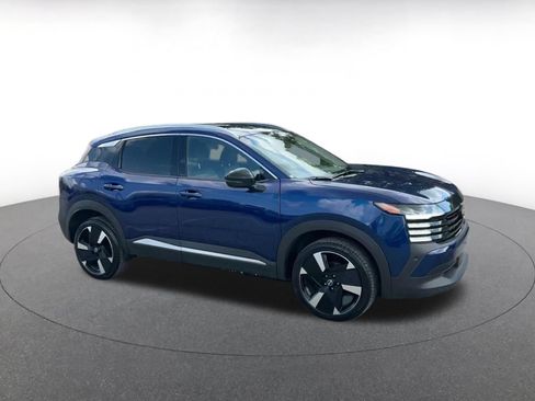Used 2026 Nissan Kicks SR FWD image 2