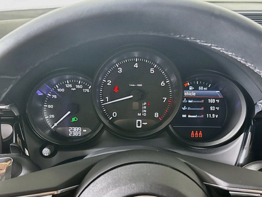 Certified 2026 Porsche Macan AWD/4WD image 13