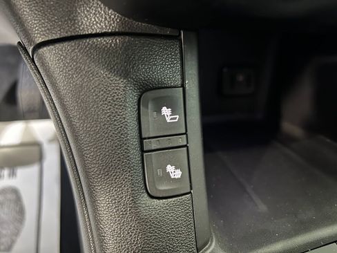 Used 2018 GMC Acadia SLT image 12