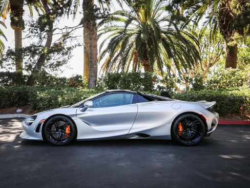 Used 2024 McLaren 750S Spider RWD image 28