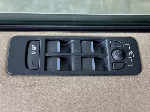 Used 2018 Land Rover Discovery Sport HSE AWD/4WD image 15