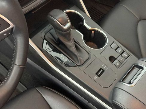 Used 2023 Toyota Highlander XLE image 22