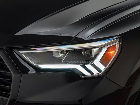 Certified 2025 Audi Q3 2.0T Premium w/ Black Optic Sport Package image 11