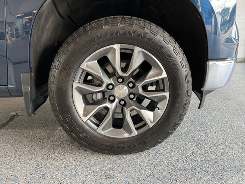 Used 2023 Chevrolet Silverado 1500 LT AWD/4WD image 33